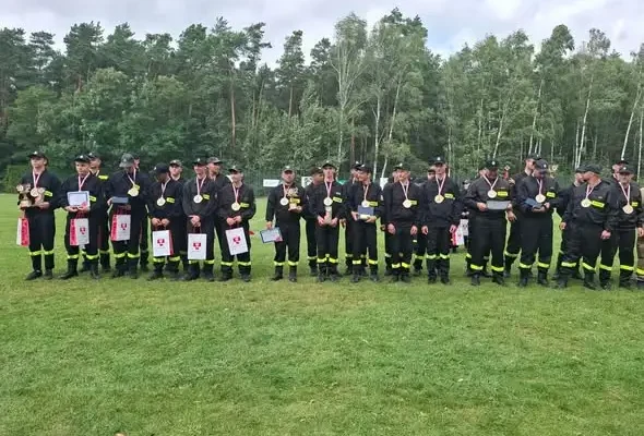 Powiatowe zawody sportowo-pożarnicze w Wyszkach: sukces drużyn z Augustowa i innych OSP