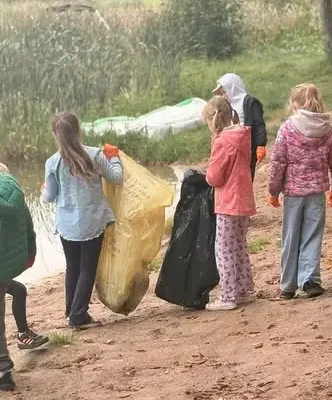 Uczniowie z Augustowa posprzątali okolicę w 33. Akcji Sprzątania Świata