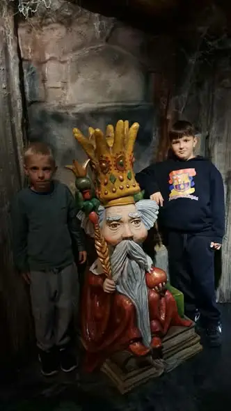 Uczniowie klas trzecich odkrywali Suwałki – wizyta w muzeum i strefie SOWA