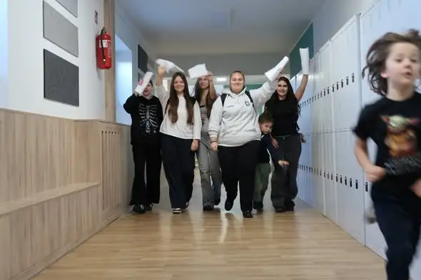 Szkoła Podstawowa nr 4 w Augustowie: gra „Tajny Agent” uczy uczniów reagowania na przemoc