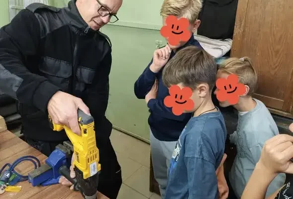 Dzień Chłopaka w warsztacie Pana Janka – praktyczna lekcja dla klasy 3