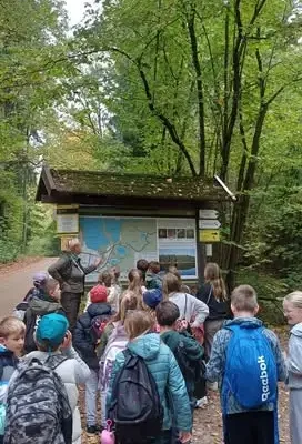 Klasa 4a ze Szkoły Podstawowej w Rączkach odkrywała przyrodę Wigierskiego Parku Narodowego