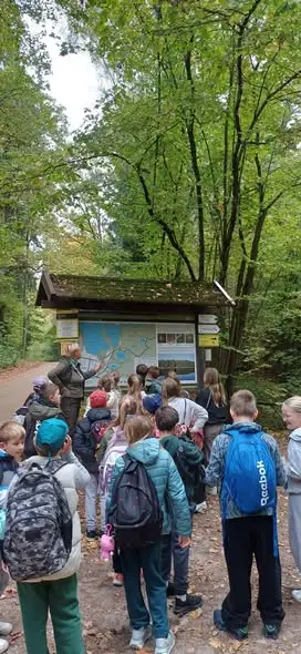 Klasa 4a ze Szkoły Podstawowej w Rączkach odkrywała przyrodę Wigierskiego Parku Narodowego