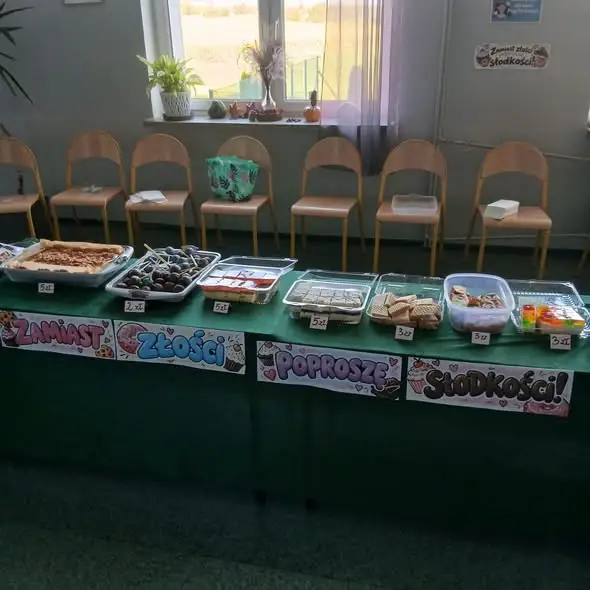 Kiermasz słodkości i gniotków w szkole z okazji Światowego Dnia Zdrowia Psychicznego
