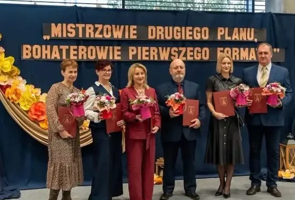 Nauczyciele z Augustowa nagrodzeni przez Burmistrza z okazji Dnia Edukacji Narodowej
