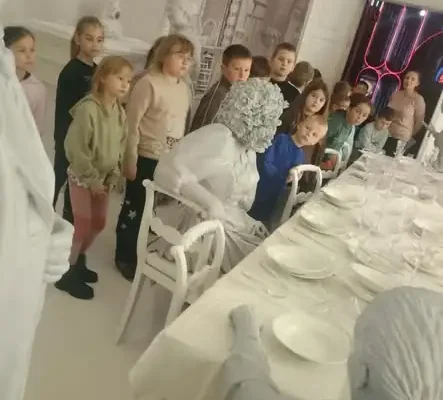 Klasy 2a i 2b z SP4 Augustów na wycieczce: Muzeum Konopnickiej i park trampolin